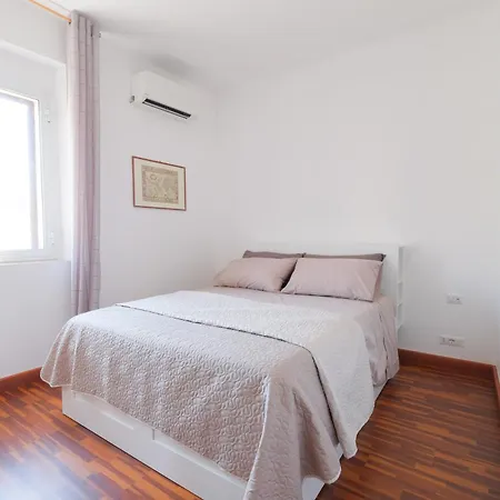 Sea House דירה